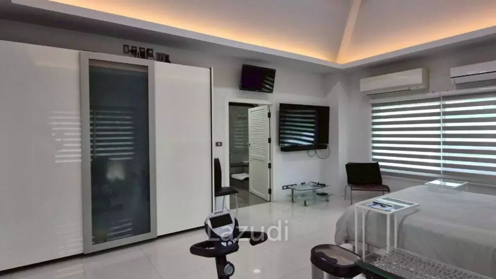 3 Bedroom 4 Bathroom 280 SQ.M. Phoenix Golf & Country Club