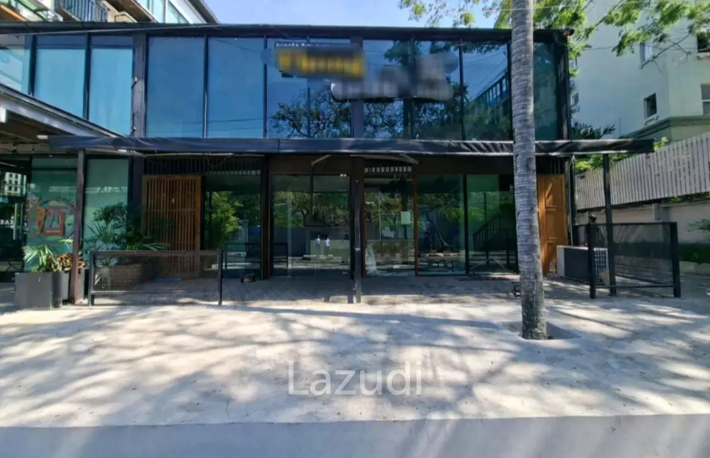185SQM Restaurant/Bar on Corner Sukhumvit 53 Community Area