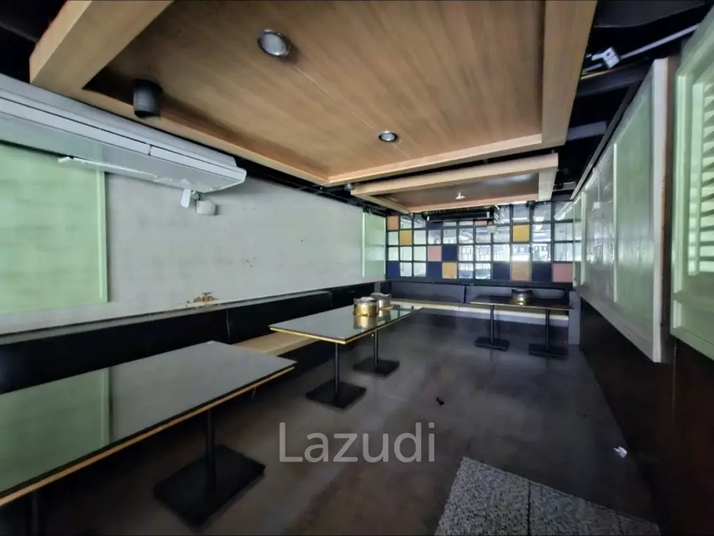 185SQM Restaurant/Bar on Corner Sukhumvit 53 Community Area
