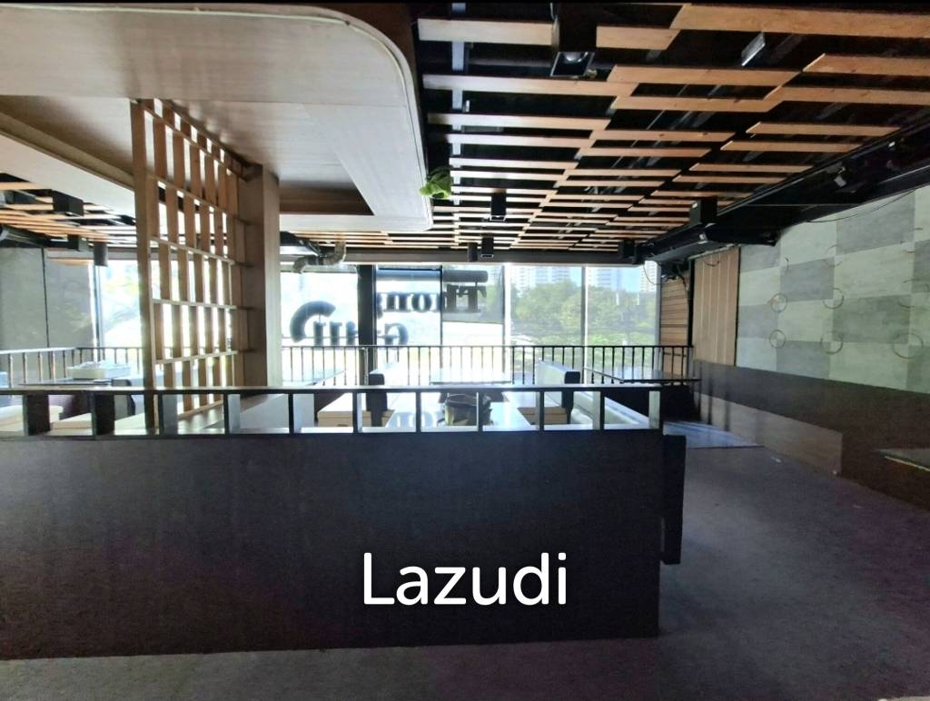 185SQM Restaurant/Bar on Corner Sukhumvit 53 Community Area