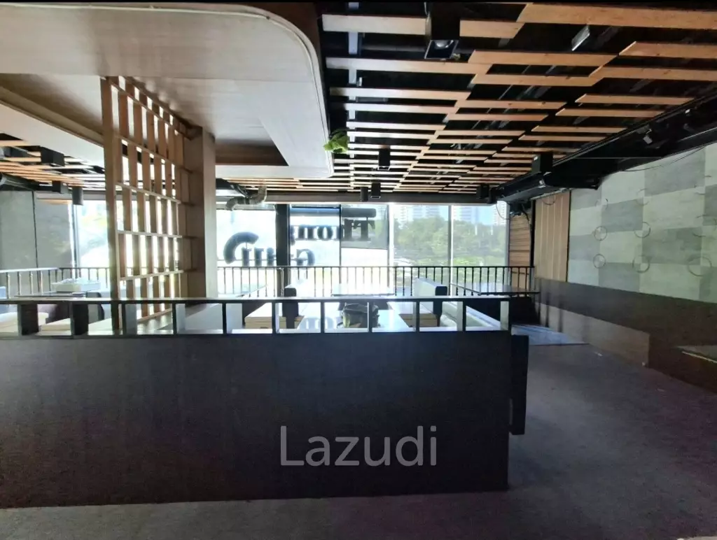 185SQM Restaurant/Bar on Corner Sukhumvit 53 Community Area