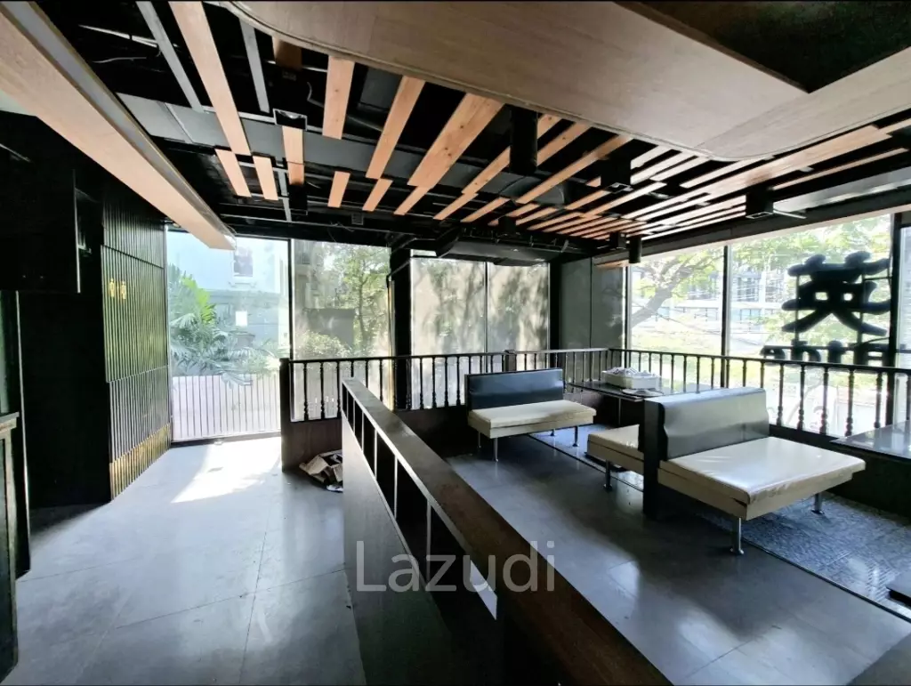 185SQM Restaurant/Bar on Corner Sukhumvit 53 Community Area