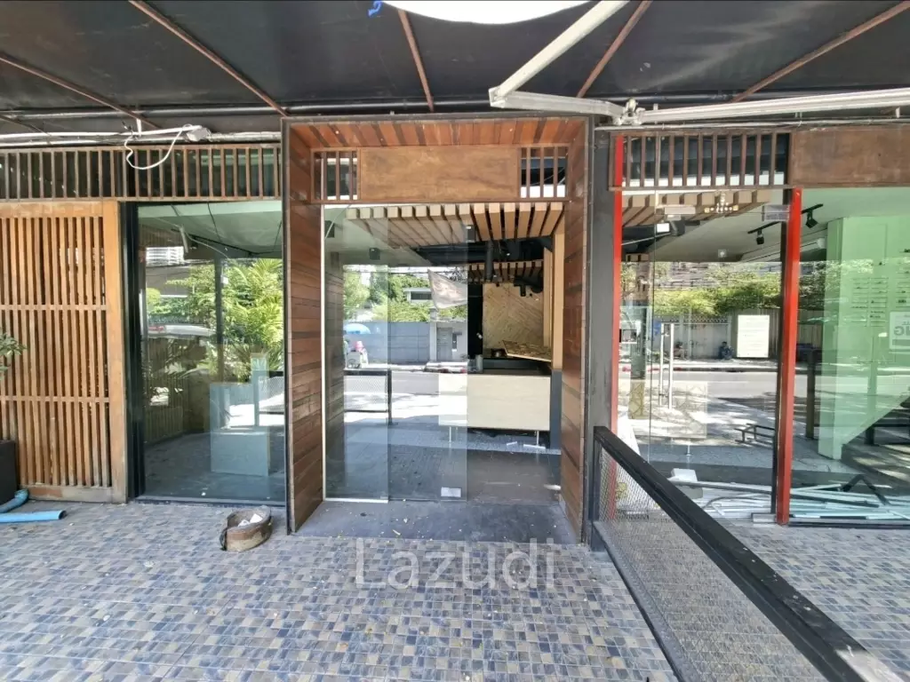 185SQM Restaurant/Bar on Corner Sukhumvit 53 Community Area