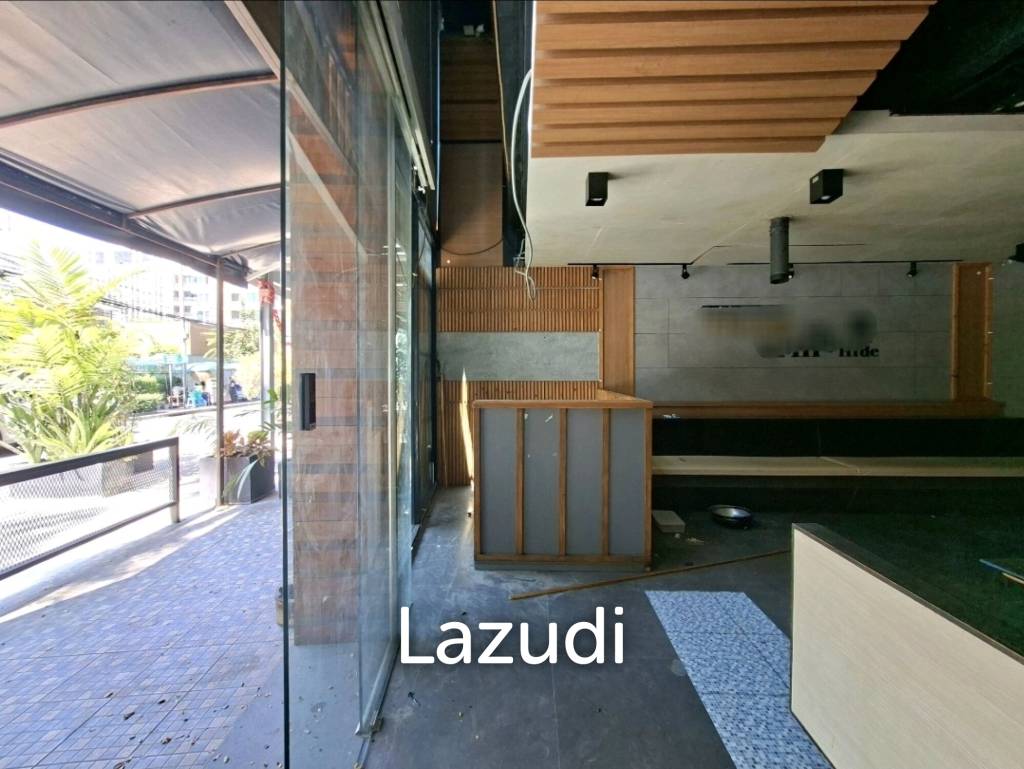 185SQM Restaurant/Bar on Corner Sukhumvit 53 Community Area