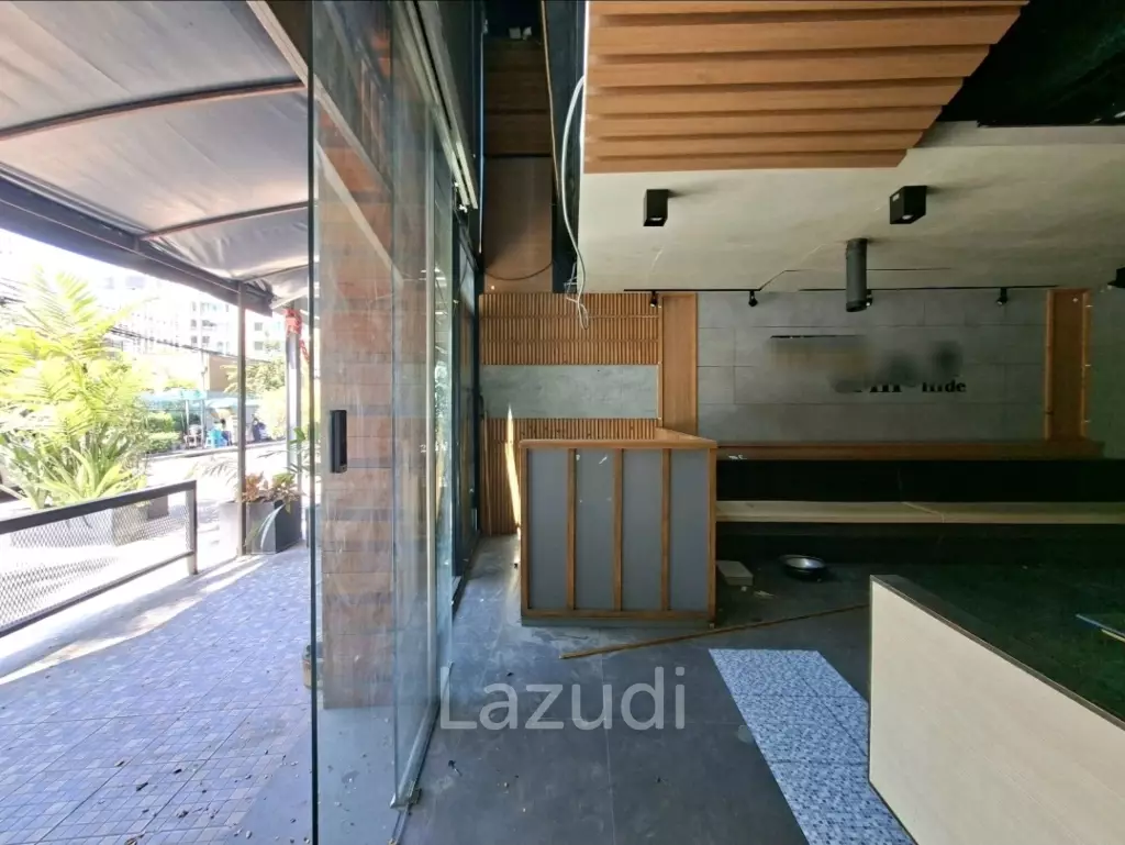 185SQM Restaurant/Bar on Corner Sukhumvit 53 Community Area