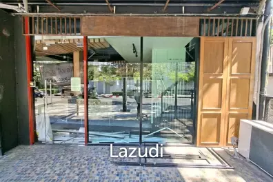 185SQM Restaurant/Bar on Corner Sukhumvit 53 Community Area