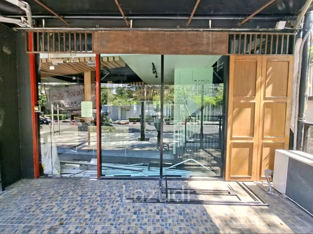 185SQM Restaurant/Bar on Corner Sukhumvit 53 Community Area