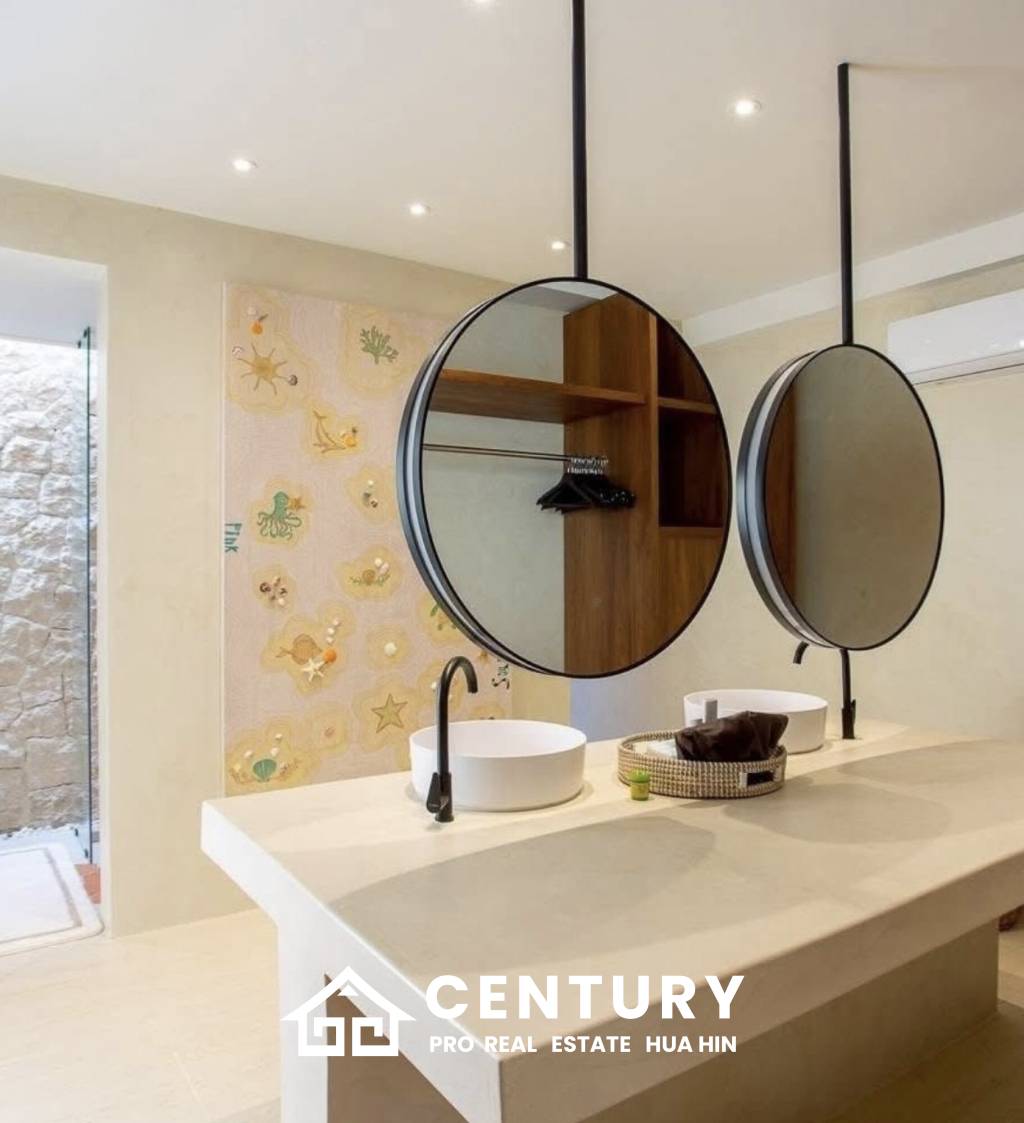 LUXURY BEACHFRONT POOL VILLA IN HUA HIN