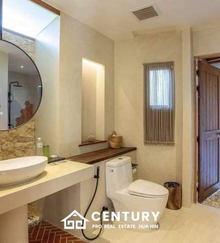 LUXURY BEACHFRONT POOL VILLA IN HUA HIN