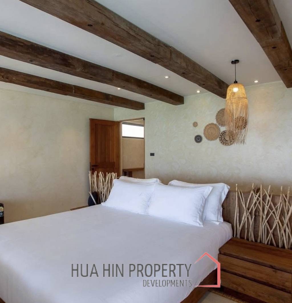 LUXURY BEACHFRONT POOL VILLA IN HUA HIN