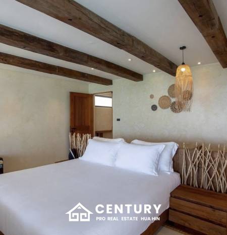 LUXURY BEACHFRONT POOL VILLA IN HUA HIN