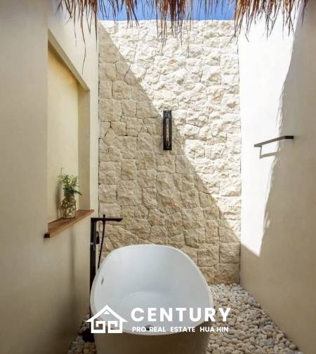 LUXURY BEACHFRONT POOL VILLA IN HUA HIN