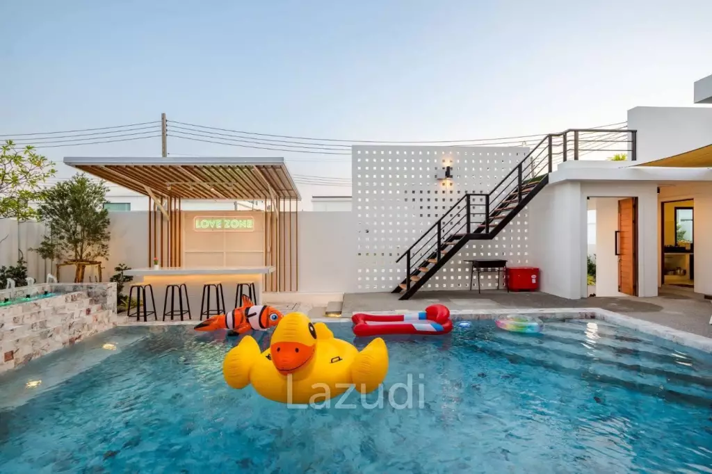 350 sqm 4 Bedroom Pool Villa for Sale in Hua Hin
