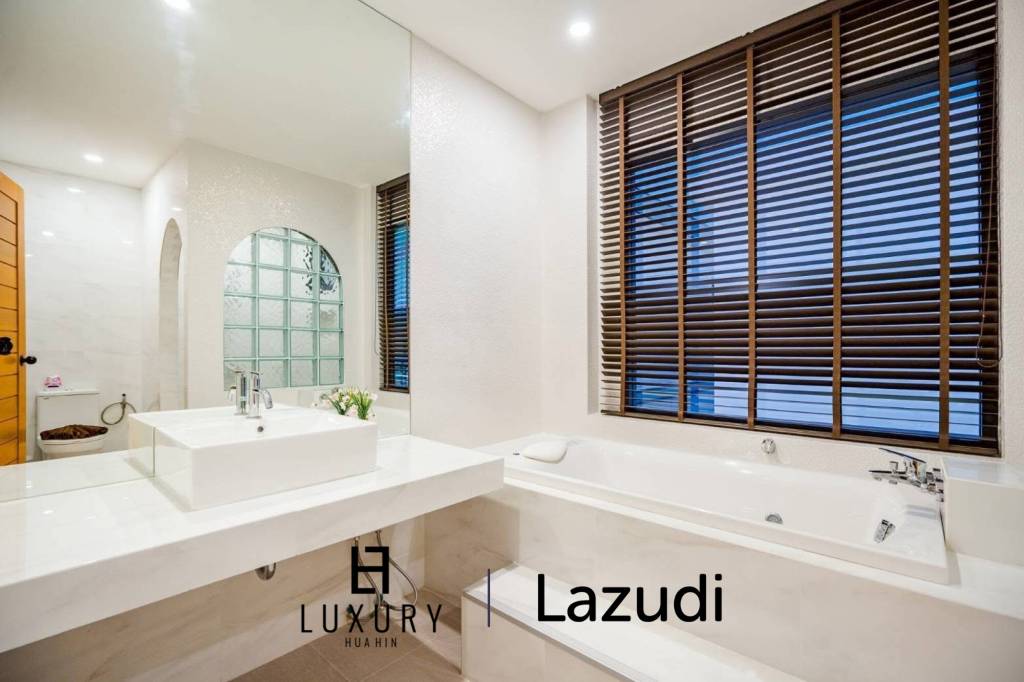 350 sqm 4 Bedroom Pool Villa for Sale in Hua Hin