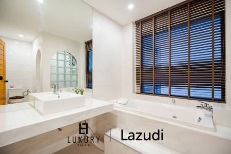 350 sqm 4 Bedroom Pool Villa for Sale in Hua Hin