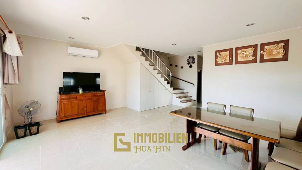 Pannasub 8: 3 Schlafzimmer / 3 Bäder mit 1 Büroraum in der Soi 88 zur Miete