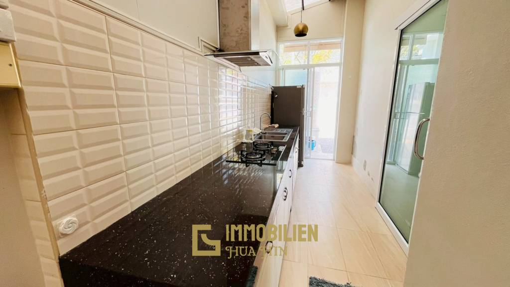 Pannasub 8: 3 Schlafzimmer / 3 Bäder mit 1 Büroraum in der Soi 88 zur Miete