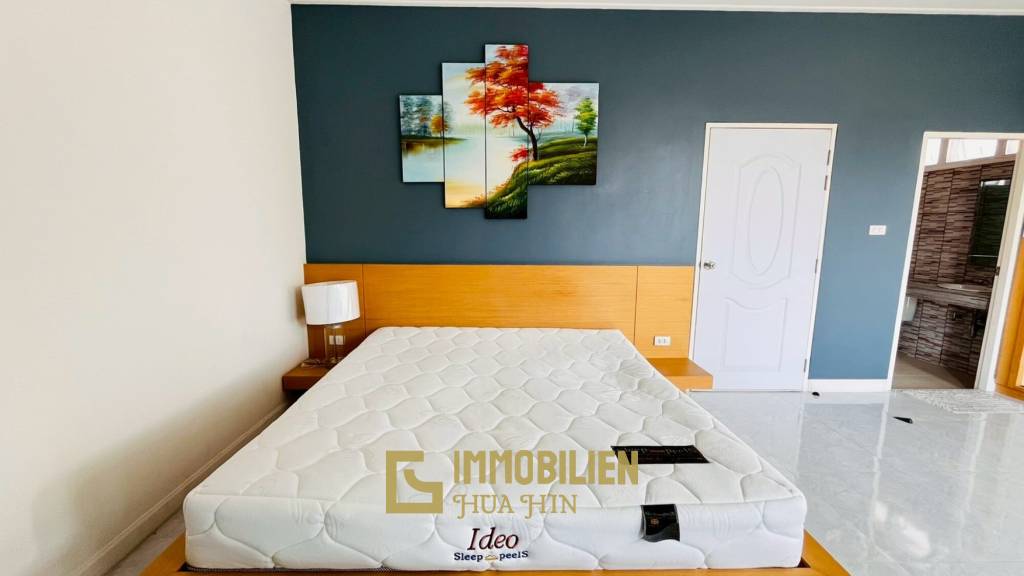 Pannasub 8: 3 Schlafzimmer / 3 Bäder mit 1 Büroraum in der Soi 88 zur Miete