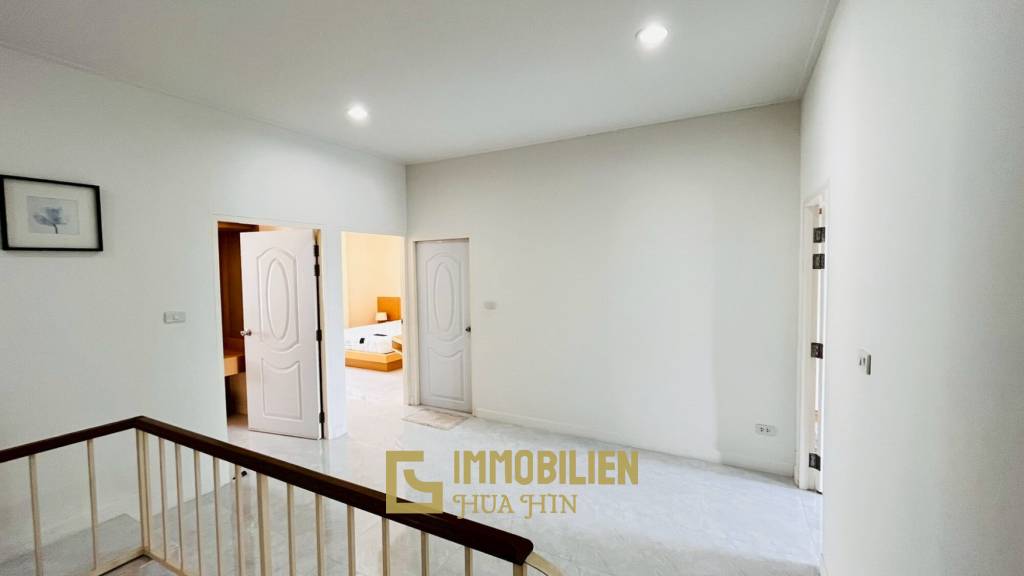 Pannasub 8: 3 Schlafzimmer / 3 Bäder mit 1 Büroraum in der Soi 88 zur Miete