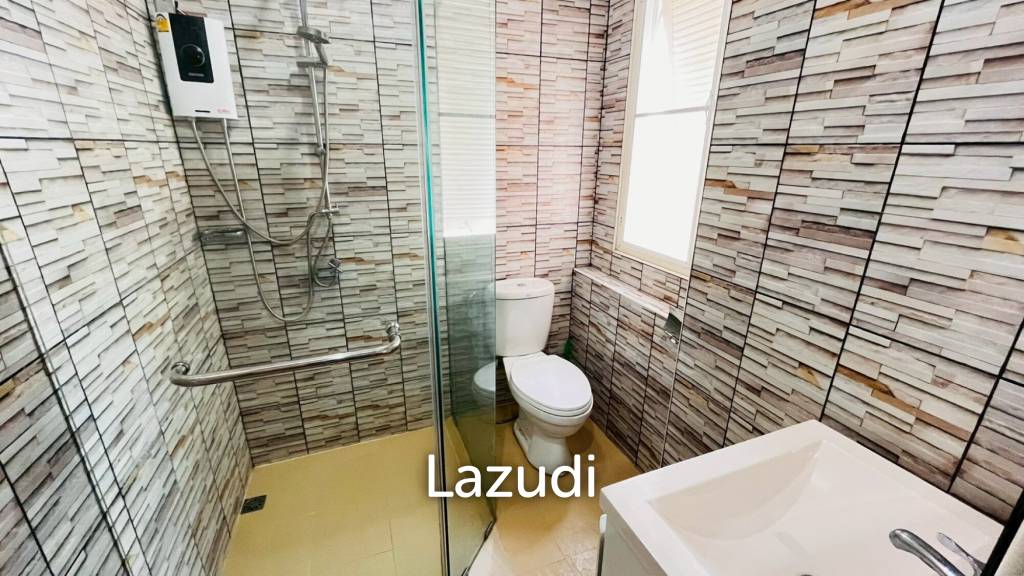 Pannasub 8: 3 beds 3 beds with 1 office room on Soi 88
