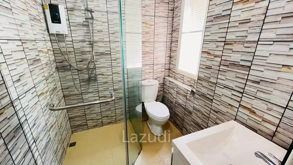 Pannasub 8: 3 beds 3 beds with 1 office room on Soi 88