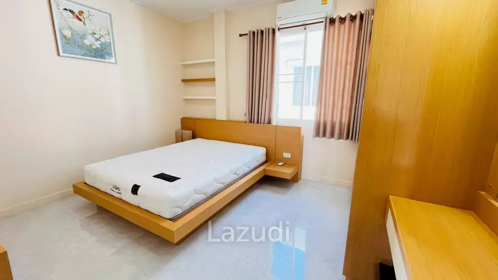 Pannasub 8: 3 beds 3 beds with 1 office room on Soi 88