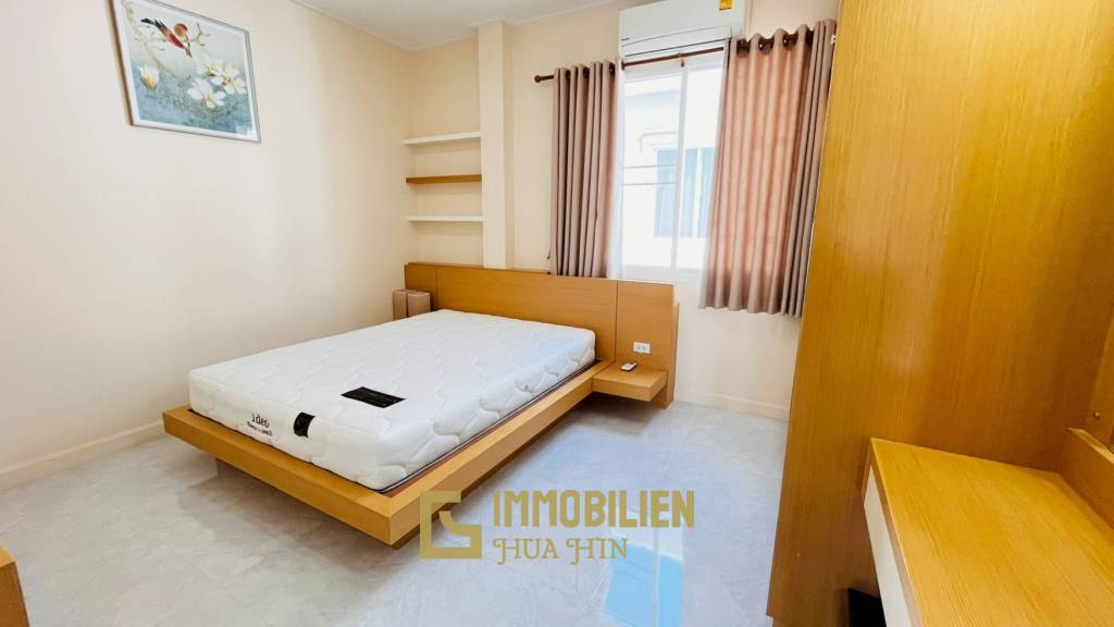 Pannasub 8: 3 Schlafzimmer / 3 Bäder mit 1 Büroraum in der Soi 88 zur Miete