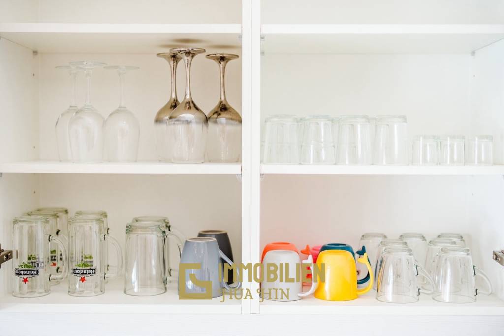 Neuwertig / privater Pool / voll möbliert