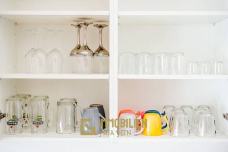 Neuwertig / privater Pool / voll möbliert