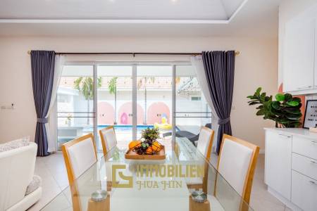 Neuwertig / privater Pool / voll möbliert