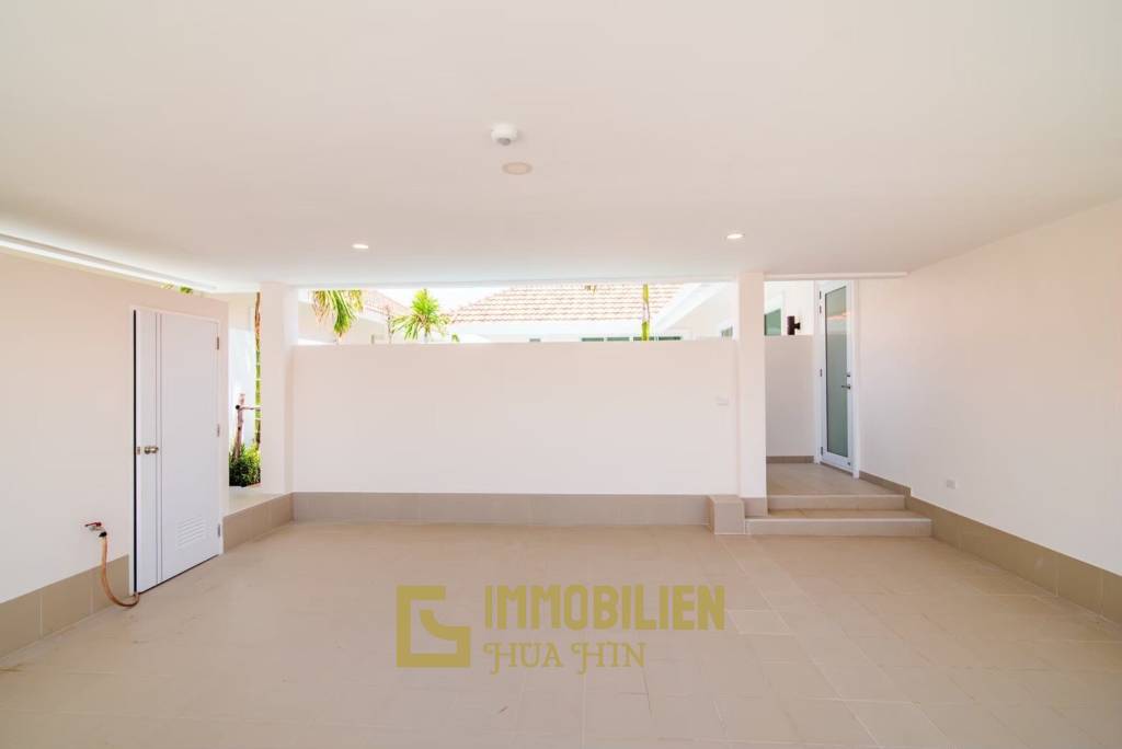 Neuwertig / privater Pool / voll möbliert