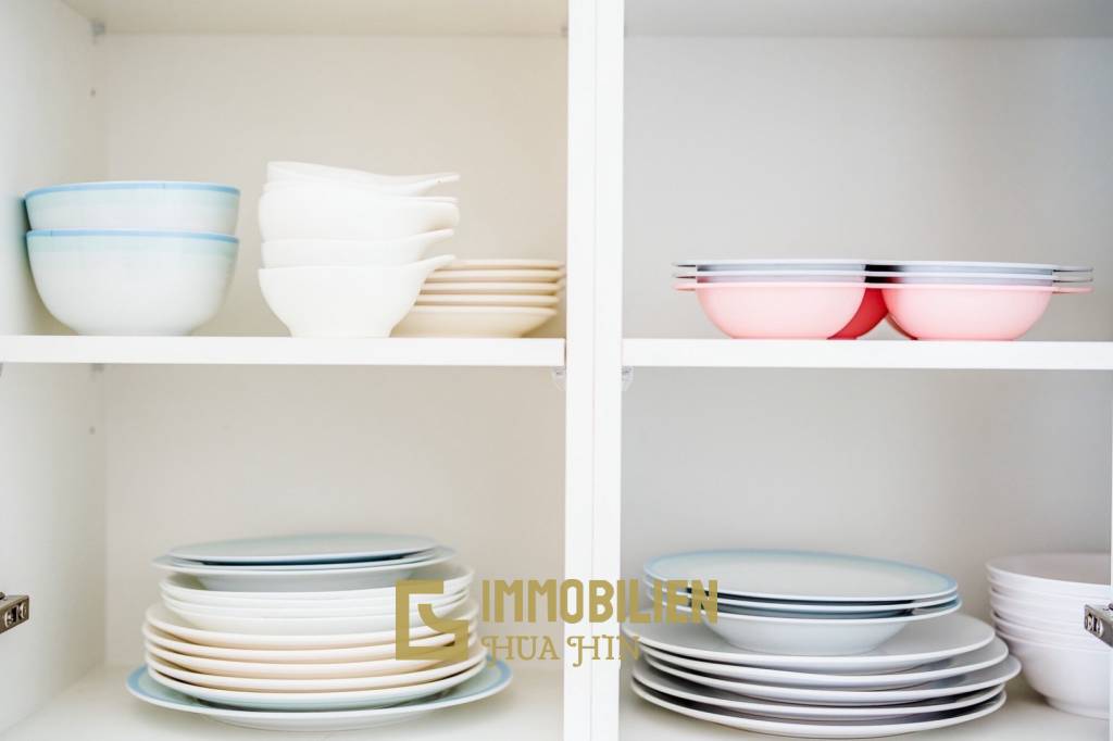 Neuwertig / privater Pool / voll möbliert