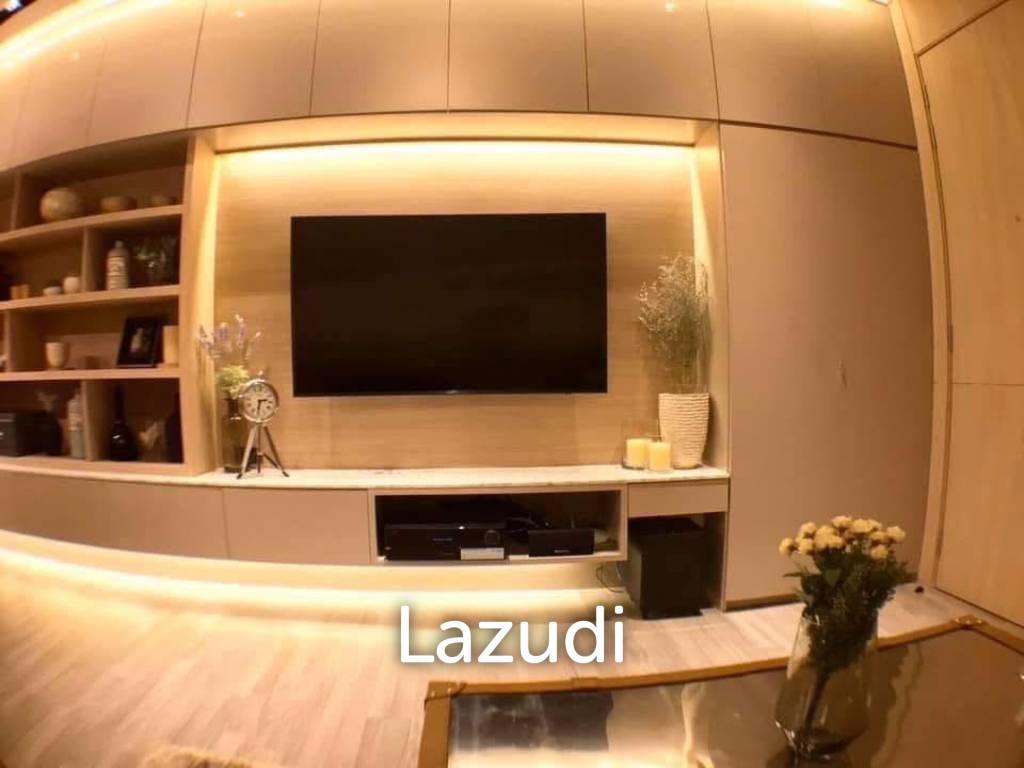 59 sqm high-floor condo at The Room BTS Wongwian Yai, Khlong San