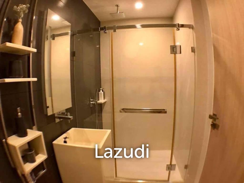 59 sqm high-floor condo at The Room BTS Wongwian Yai, Khlong San