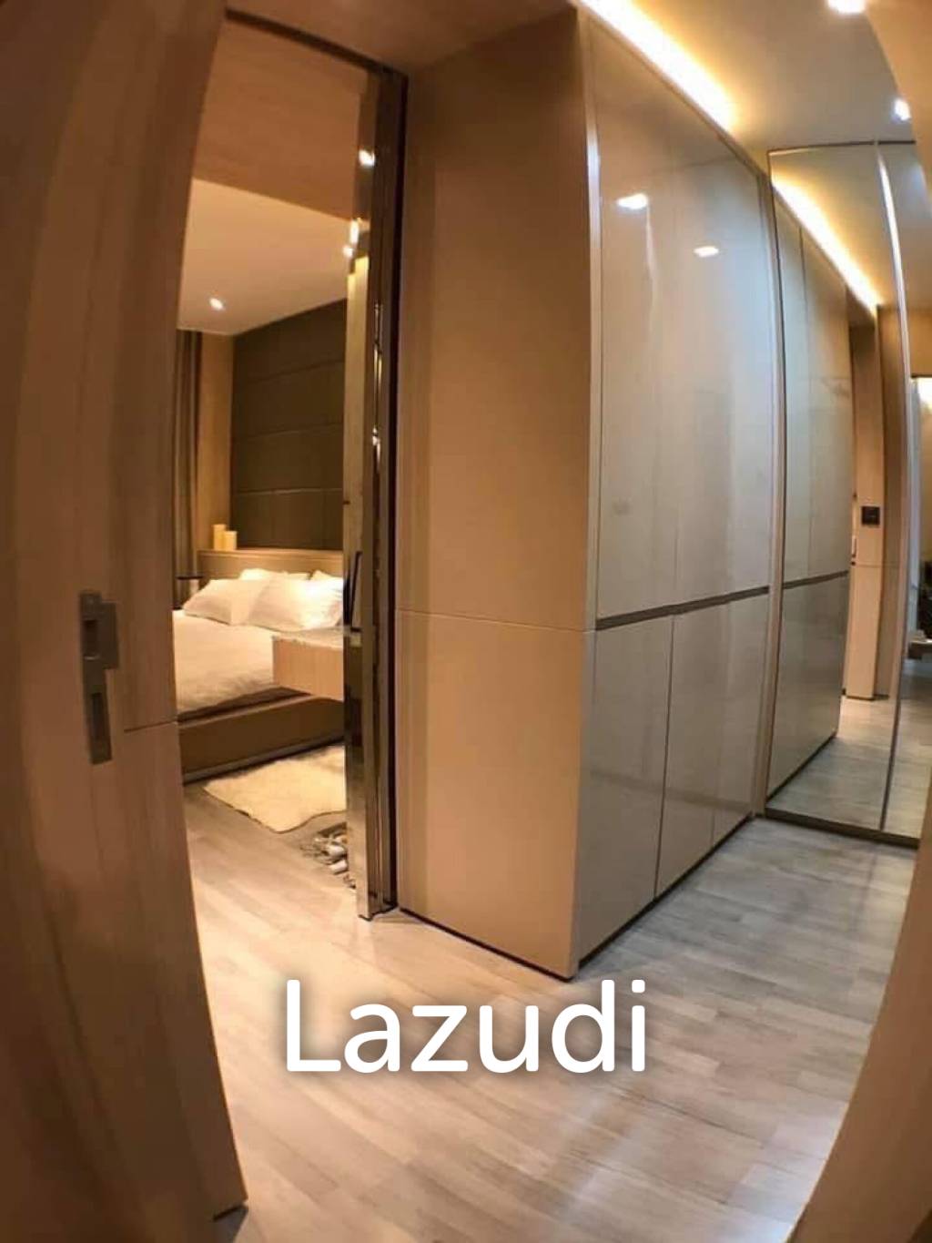 59 sqm high-floor condo at The Room BTS Wongwian Yai, Khlong San