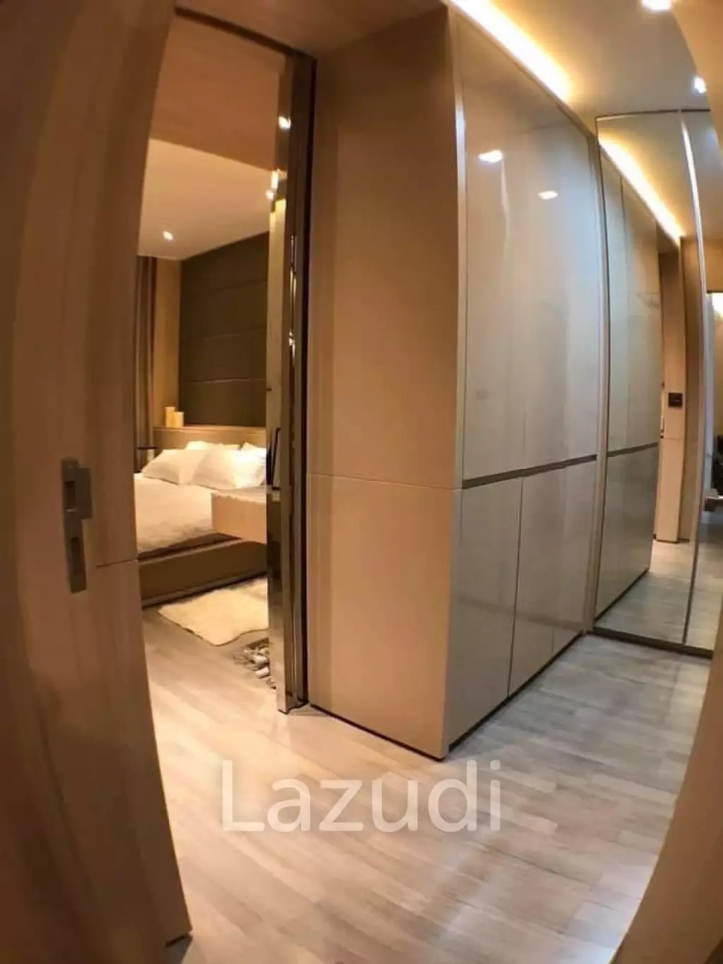 59 sqm high-floor condo at The Room BTS Wongwian Yai, Khlong San