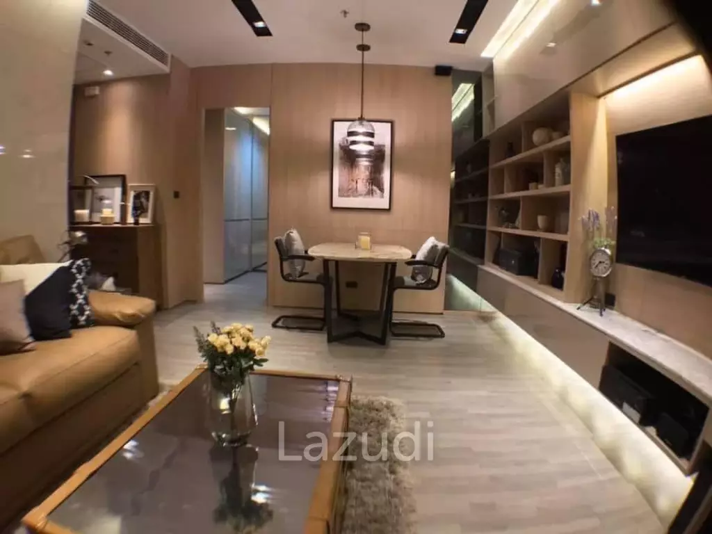 59 sqm high-floor condo at The Room BTS Wongwian Yai, Khlong San