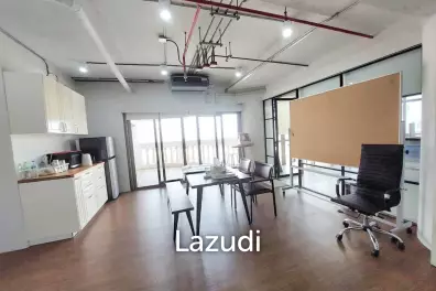 130 sqm High Floor 2 Bed Condo at State Tower Si Lom Bangkok