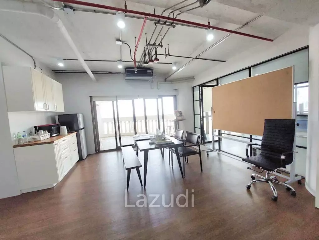 130 sqm High Floor 2 Bed Condo at State Tower Si Lom Bangkok