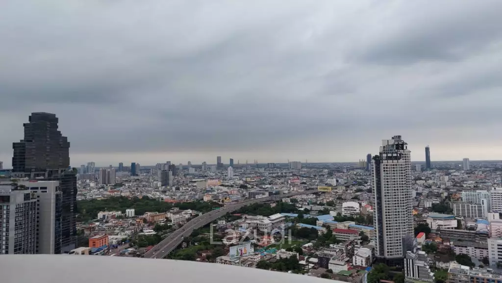 130 sqm High Floor 2 Bed Condo at State Tower Si Lom Bangkok