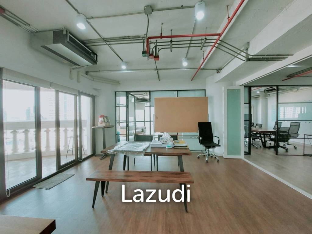 130 sqm High Floor 2 Bed Condo at State Tower Si Lom Bangkok