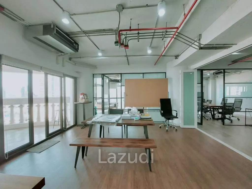 130 sqm High Floor 2 Bed Condo at State Tower Si Lom Bangkok