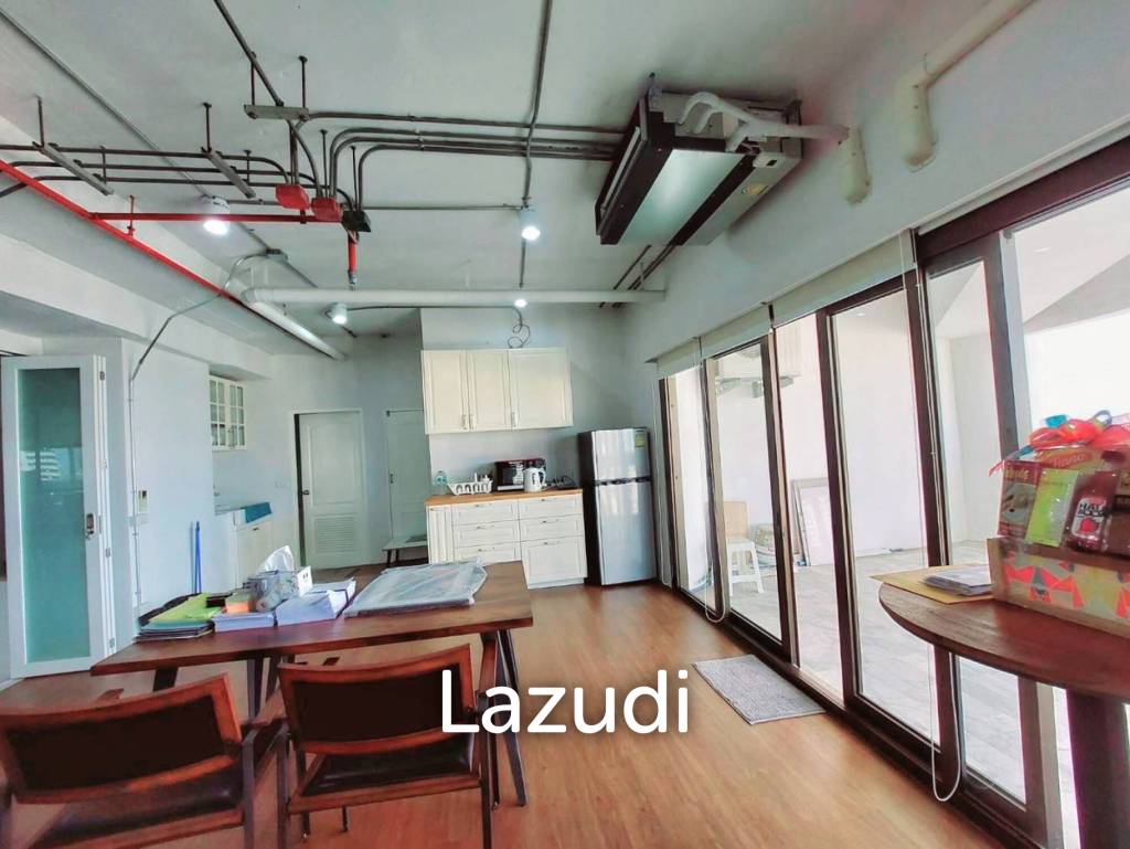 130 sqm High Floor 2 Bed Condo at State Tower Si Lom Bangkok