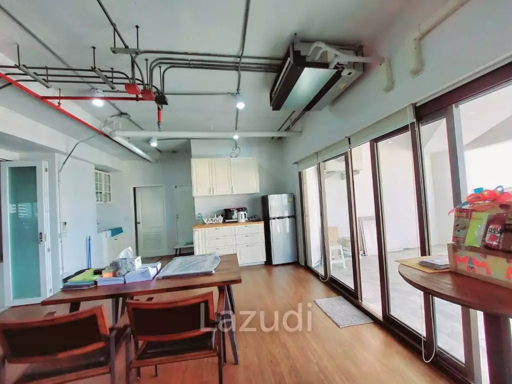 130 sqm High Floor 2 Bed Condo at State Tower Si Lom Bangkok