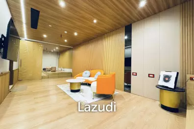 63 sqm modern 2 bedroom condo on 34th floor State Tower Si Lom Bangkok