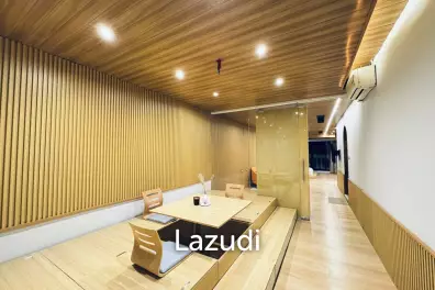 63 sqm modern 2 bedroom condo on 34th floor State Tower Si Lom Bangkok