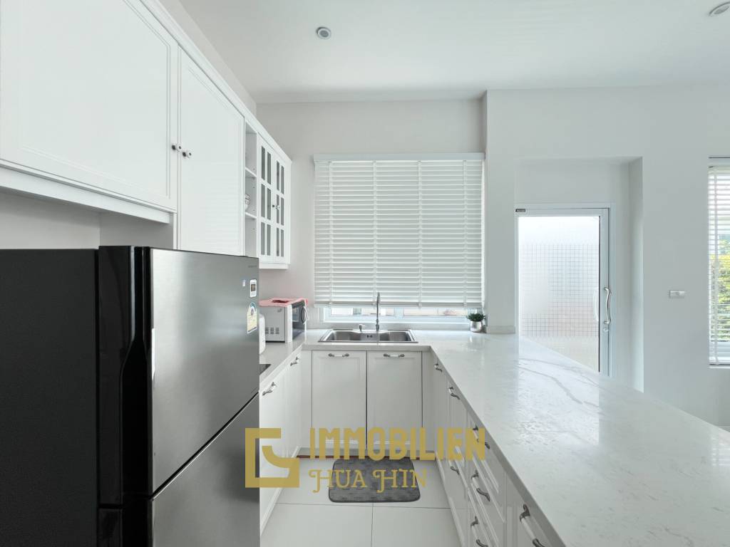 300 qm Wohnfläche / komplett möbliert / 3 Schlafzimmer + 4 Badezimmer