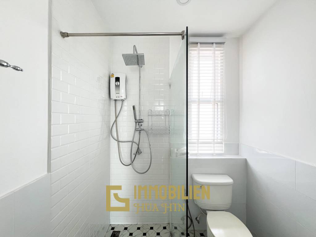 300 qm Wohnfläche / komplett möbliert / 3 Schlafzimmer + 4 Badezimmer