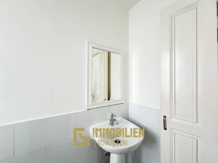 300 qm Wohnfläche / komplett möbliert / 3 Schlafzimmer + 4 Badezimmer