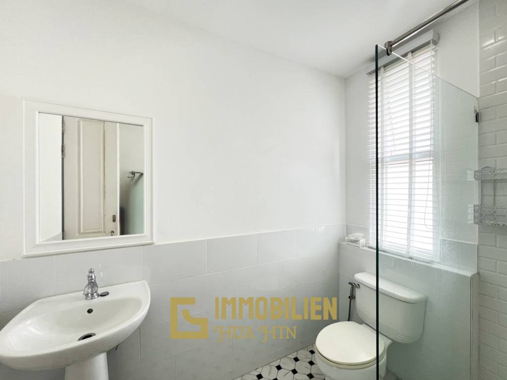 300 qm Wohnfläche / komplett möbliert / 3 Schlafzimmer + 4 Badezimmer